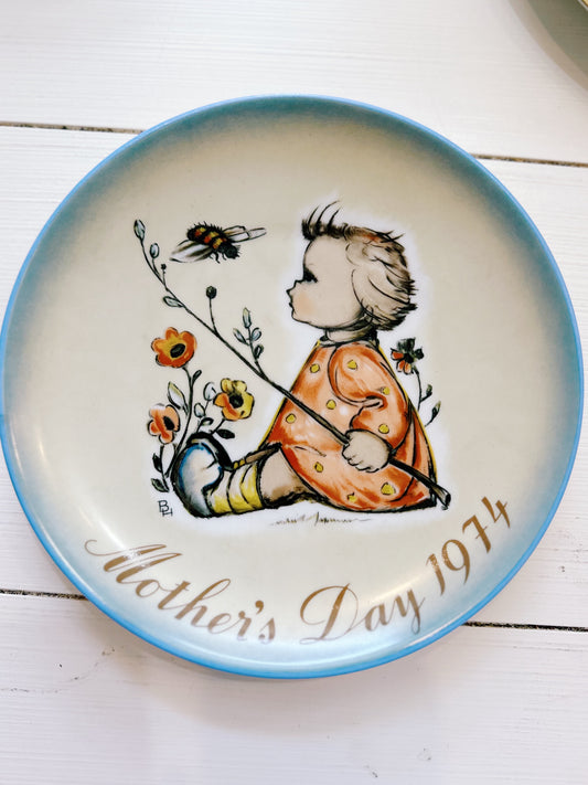 1974 Hummel Mother's Day Plate